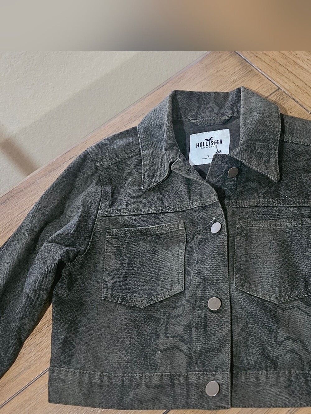 Hollister Dark Green Snakeskin-Print Denim Jacket Small